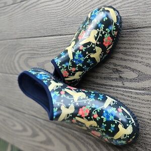 Western Chief Humming Garden Birds Floral Navy Rubber Clogs Women's 9